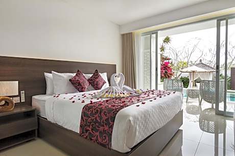 Deluxe Room With Pool Access