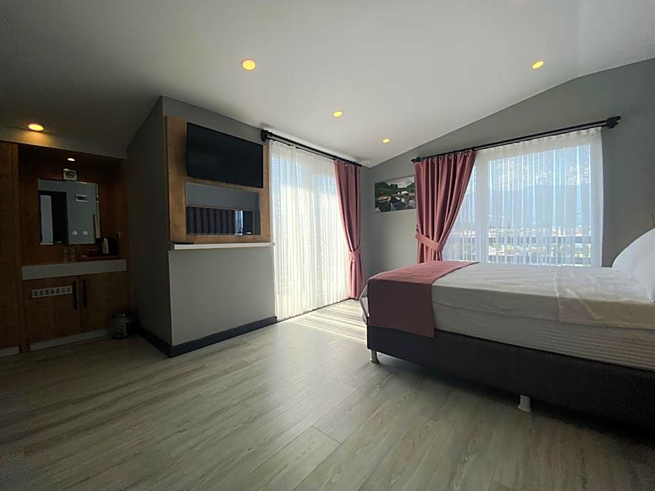 L'opera Deluxe Hotel