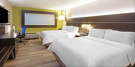 Queen Suite with Two Queen Beds - Hearing Accessible