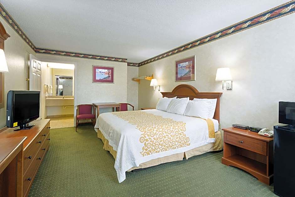 Days Inn by Wyndham Clinton