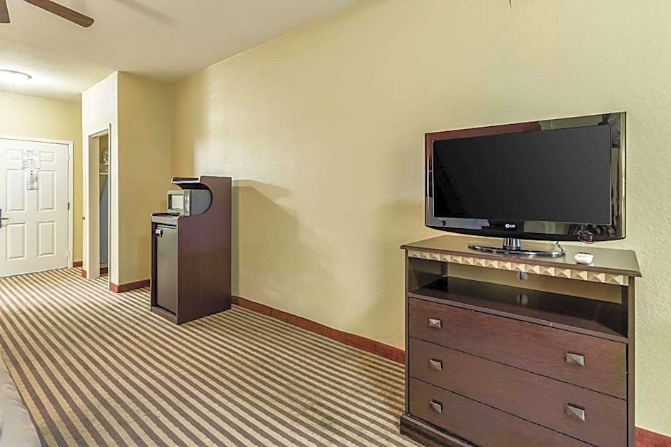 Quality Suites North