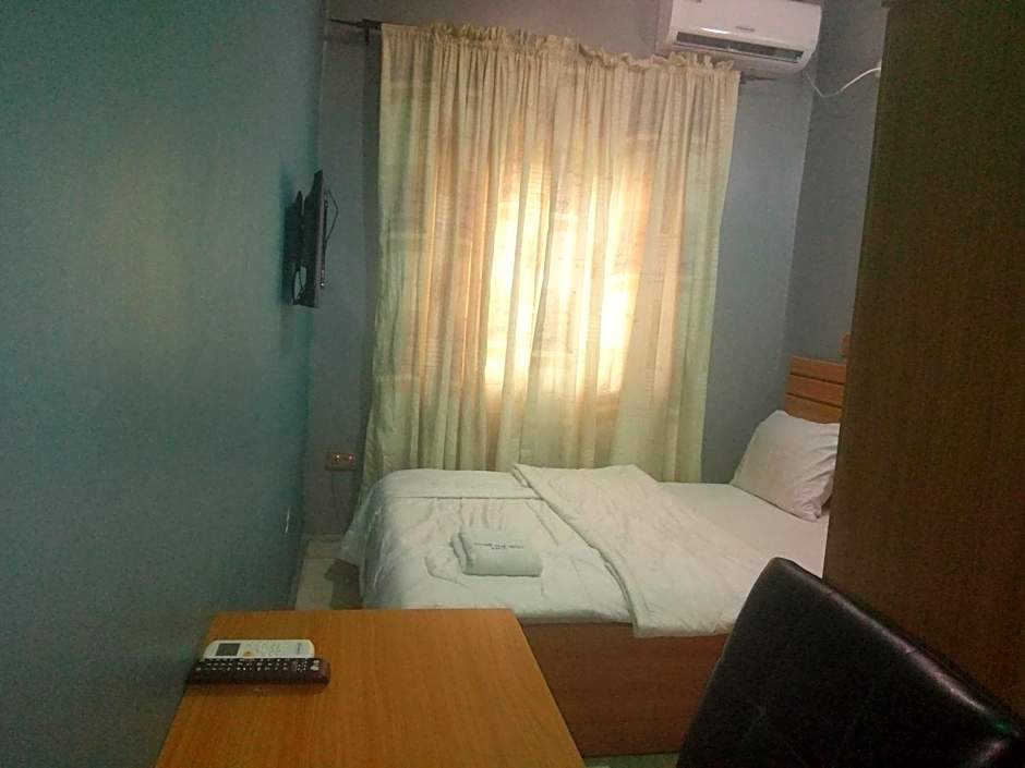 Glamour Park Hotel and Suites