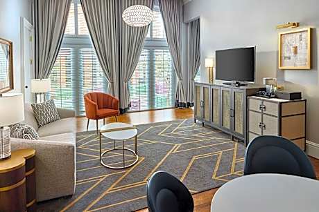 Bellmont Bld Suite, 1 Bedroom Suite, 1 King, Sofa Bed