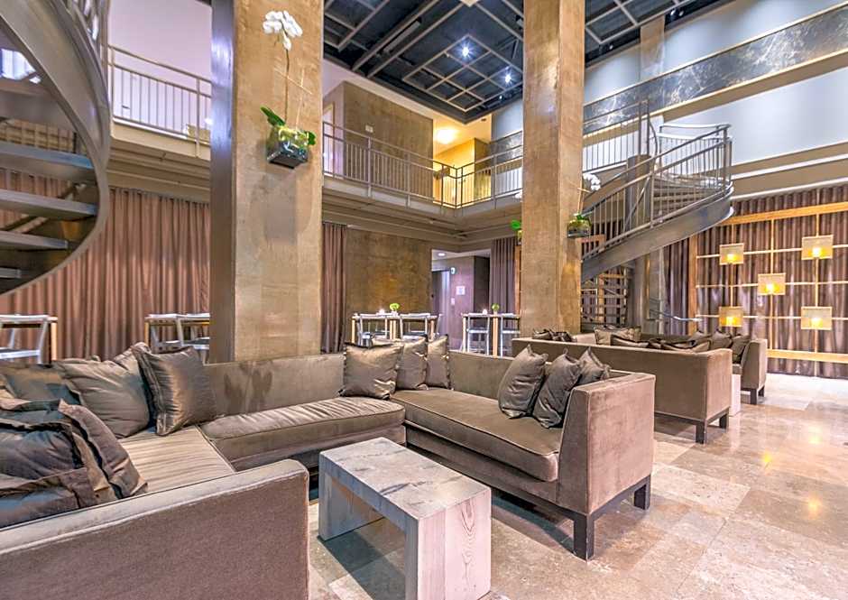 Proximity Hotel