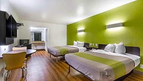 Deluxe Queen Room with Two Queen Beds - Non-Smoking