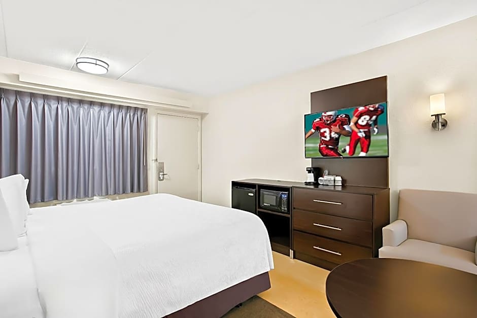 Red Roof PLUS+ Baltimore Washington DC-BWI Airport