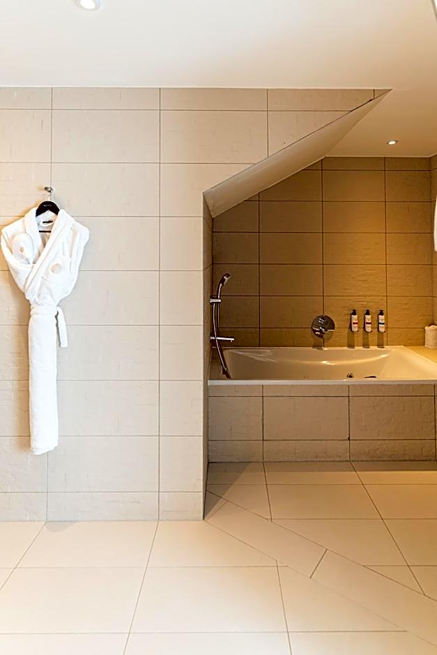 Radisson Blu CDG Airport Terminal Hotel, Paris