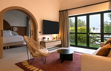 SO SUITE, 1 King Bed, Lounge, Terrace