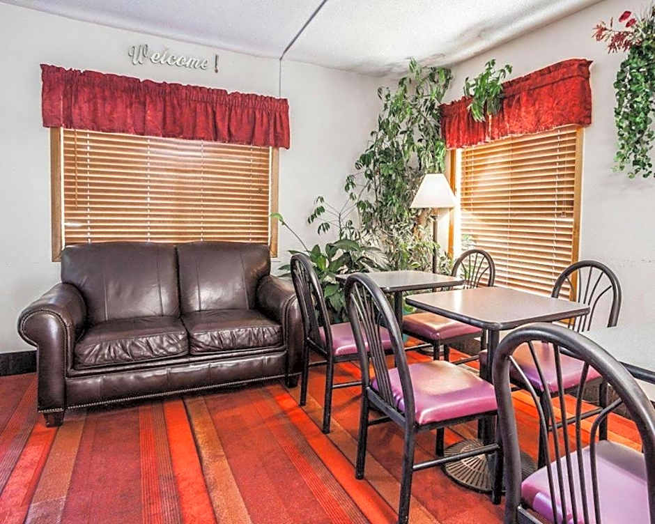 Econo Lodge Urbandale