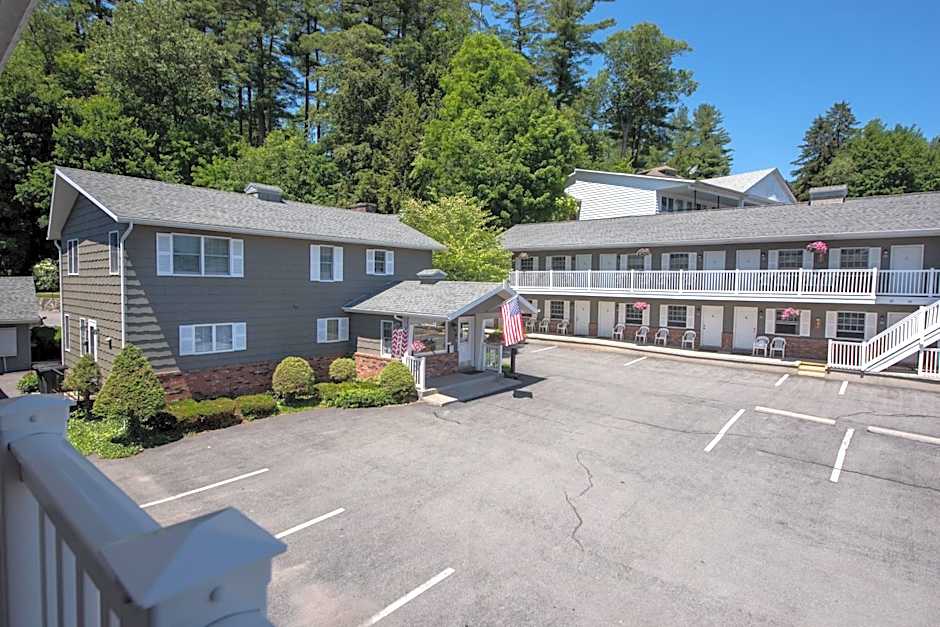 Adirondack Retreat Inn & Suites
