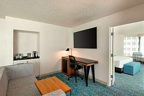 Riverfront One-Bedroom Master Suite - Non-Smoking