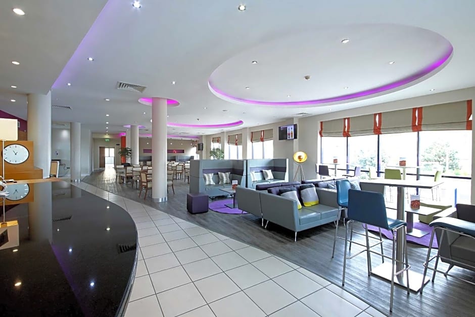 Holiday Inn Express London - Newbury Park