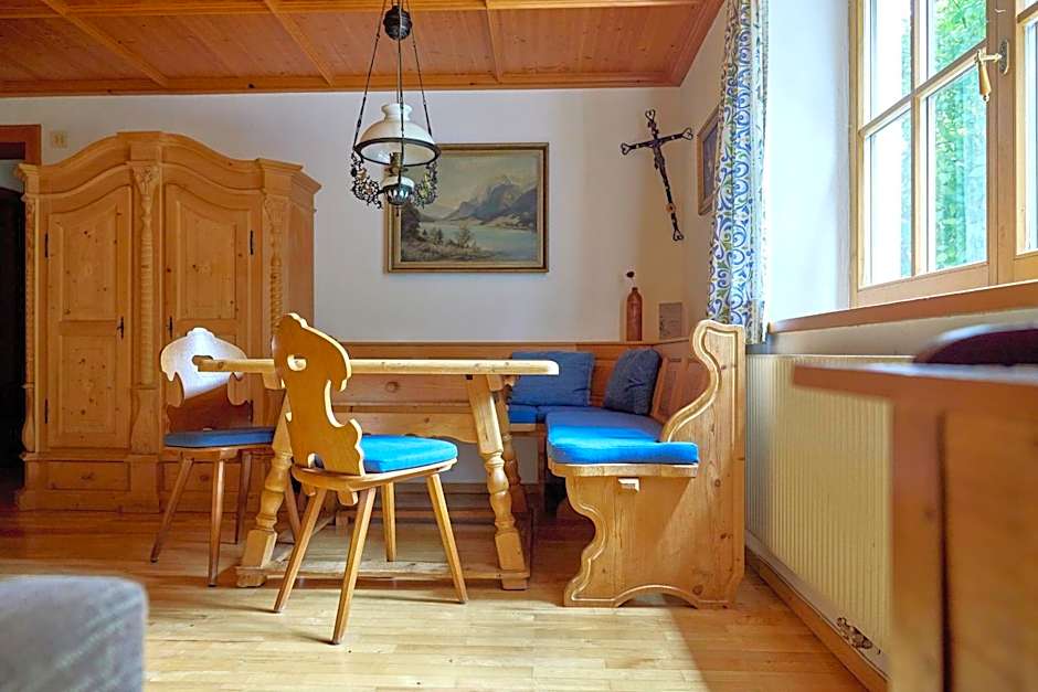 Alt Montafon Hotel Appartements by Pferd auf Wolke