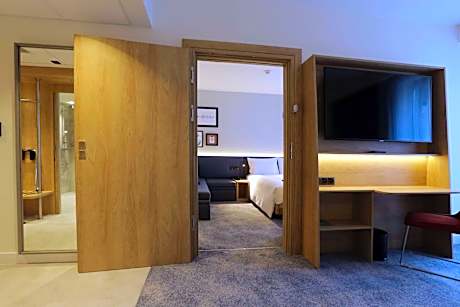 Queen Room - Mobility Access