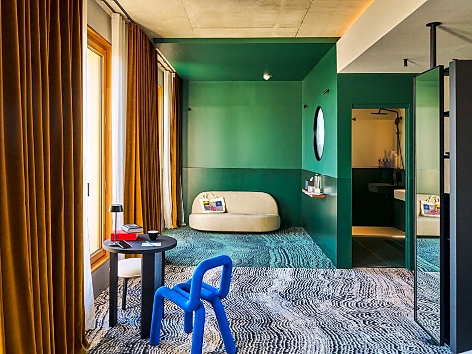 TRIBE Paris Clichy