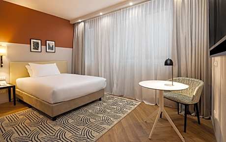 Standard Queen Room