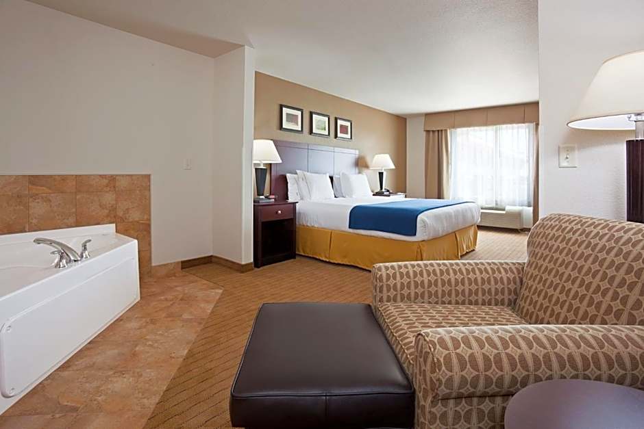 Holiday Inn Express Hotel & Suites Antigo By IHG