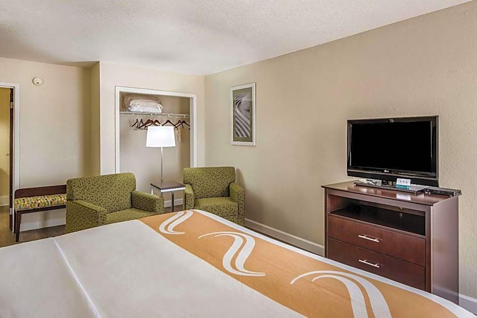 Quality Inn & Suites Quincy - Downtown