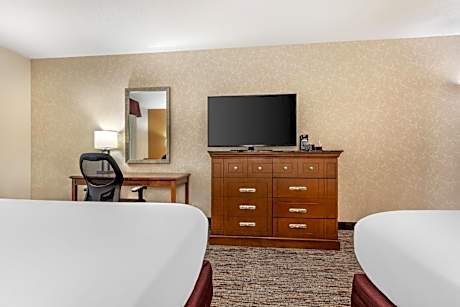 Deluxe Queen Room with Two Queen Beds - Accessible, Tub