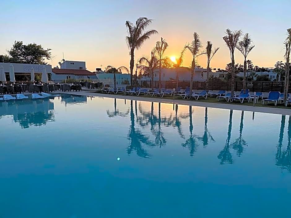 COOEE Kyknos Beach Hotel & Bungalows