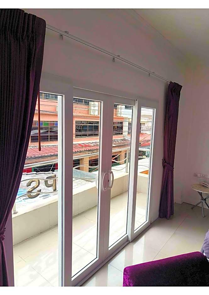 Titanic Residence-7 minute walk to the Beach