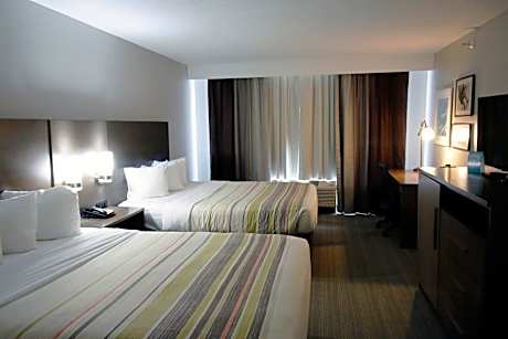 Queen Room with Roll-In Shower - Disability Access/Non-Smoking