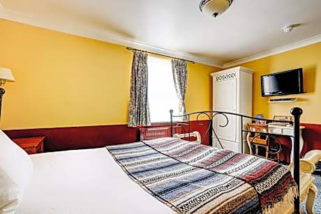 Single Room with Shared Bathroom