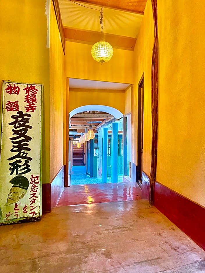 泊まれる廃墟 ぐんじょう