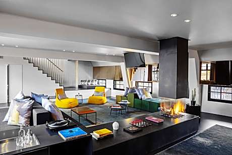 Extreme WOW Bank, 1 Bedroom Bi-level Suite, Canal view