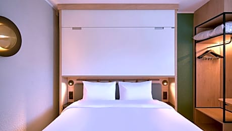 Standard Room - 1 Queen Bed 1 Bunk Bed