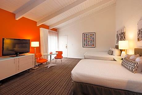 Deluxe Two Queen Beds