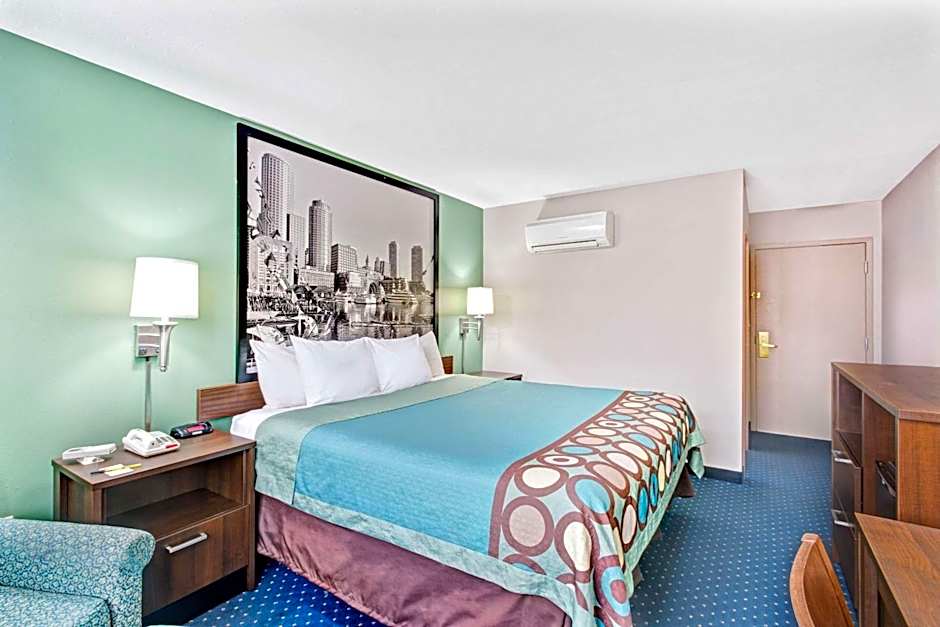Super 8 by Wyndham Brockton