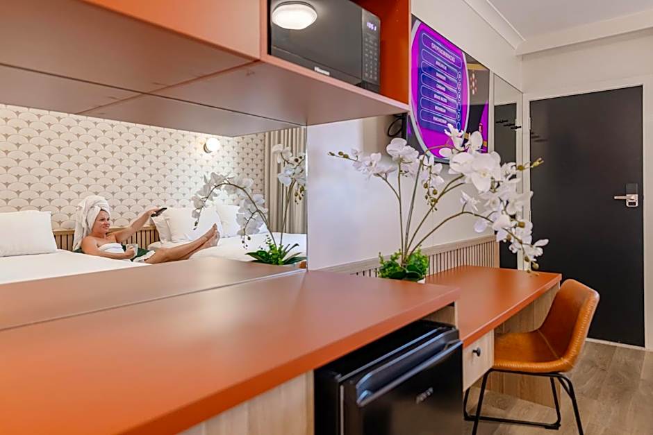 The Queens Gladstone