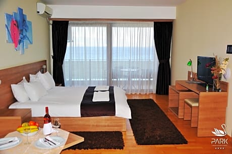 Apartment with Lake View