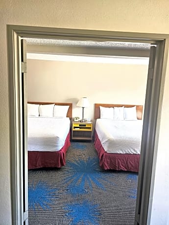 Deluxe Queen Suite with Two Queen Beds - Non-Smoking