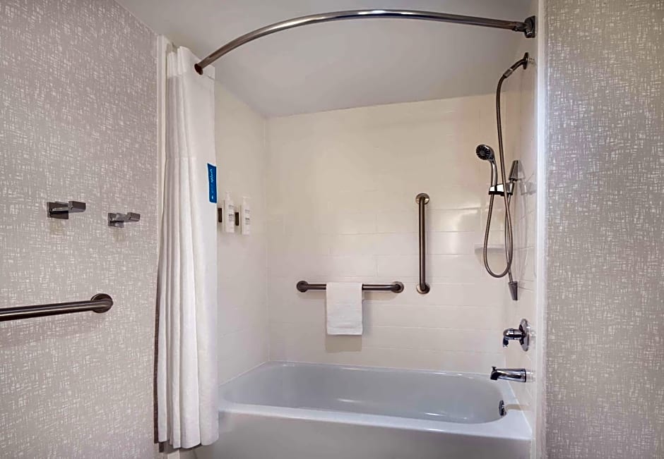 Hampton Inn By Hilton And Suites Atlanta Airport