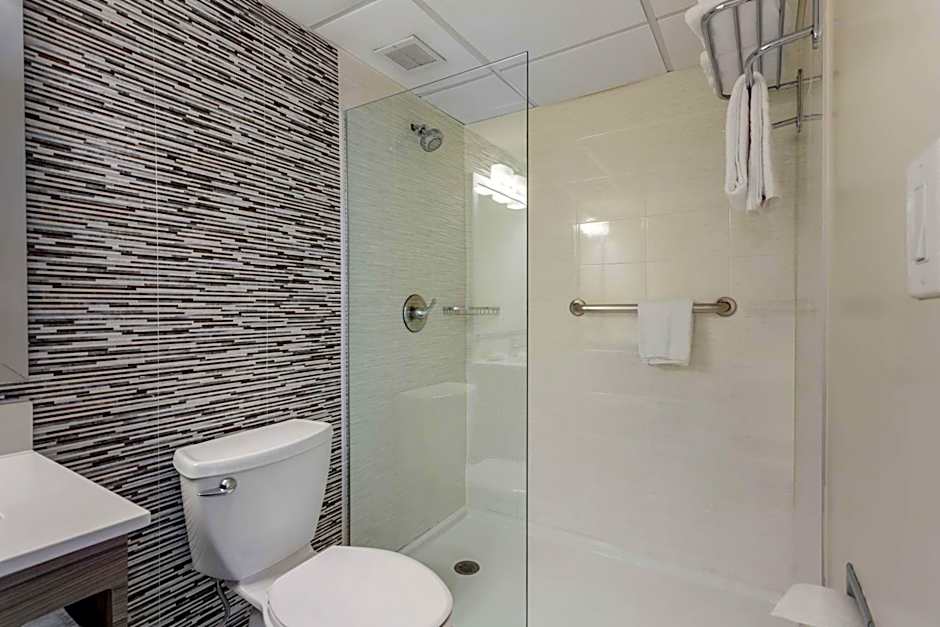 Best Western Plus Brooklyn Bay Hotel