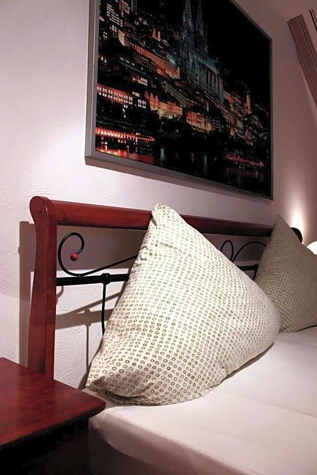 Balthasar Neumann Speiserei & Gästehaus - Zentrum Brühl -E-Ladestation, nähe Phantasialand