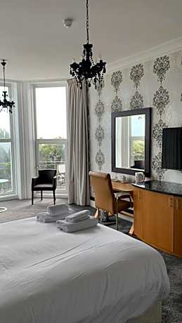 Standard King Room with Sea View