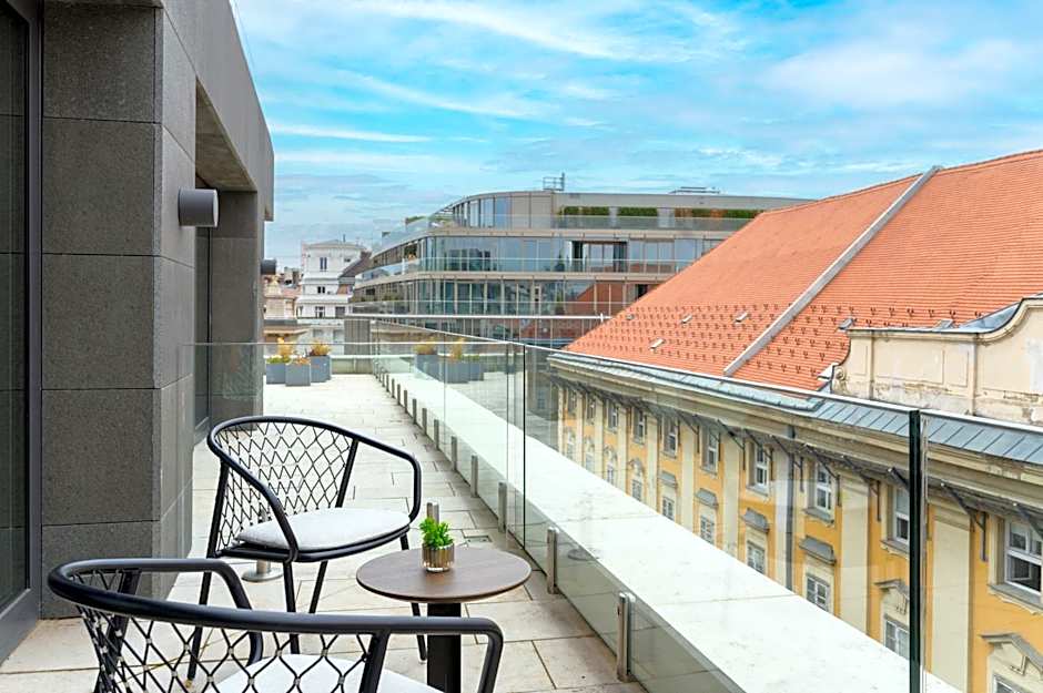 Emerald Hotel by Continental Group