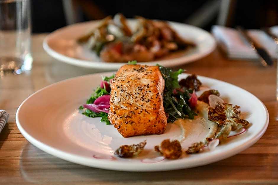 Sheraton Redding Hotel at the Sundial Bridge