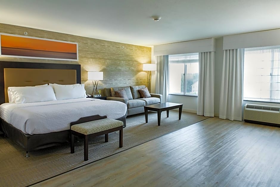 Holiday Inn Hotel & Suites Bloomington Airport, an IHG Hotel