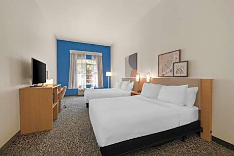 2 Queen Beds Hearing Accessible