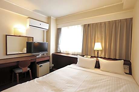 Large Double Room - Non-Smoking