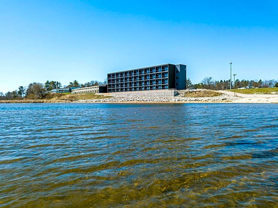 Terrace Bay Hotel - Lakefront