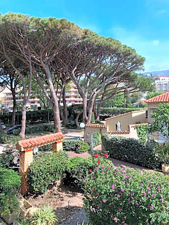Family Room with Park View