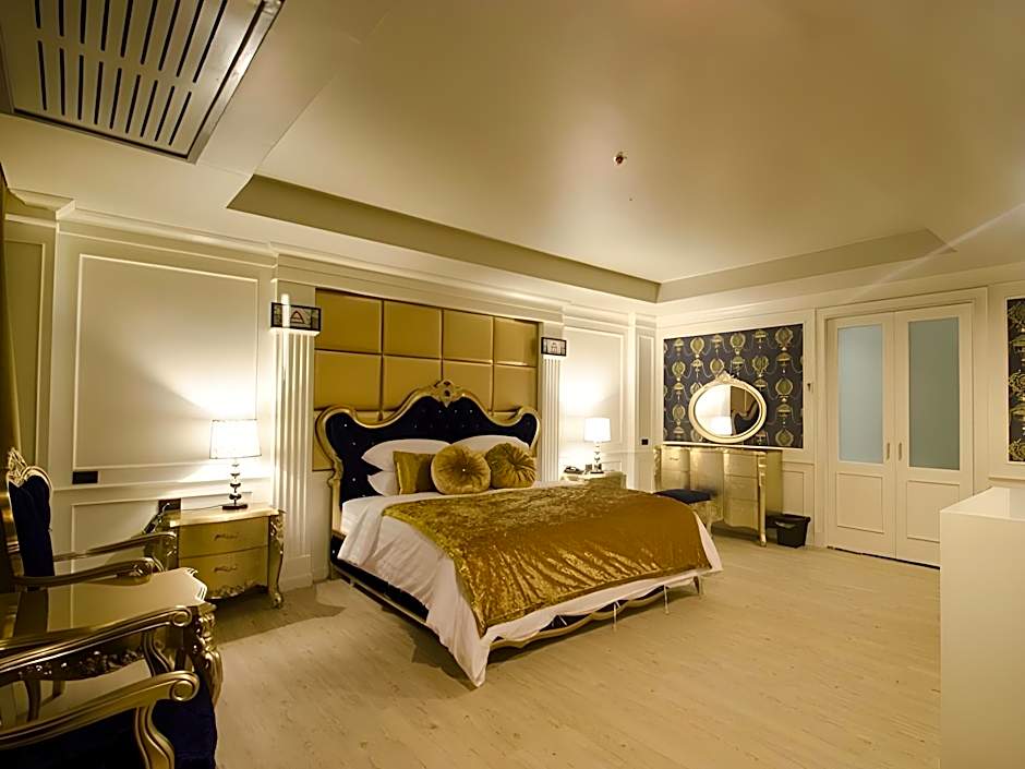 Alvarez Hotel
