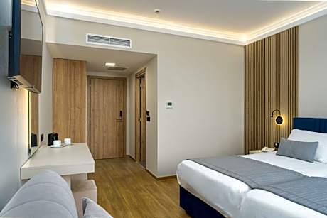 Double or Twin Room with Mountain View