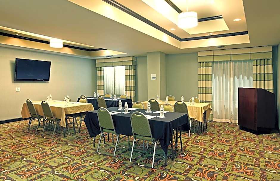 Holiday Inn Express & Suites Maumelle By IHG