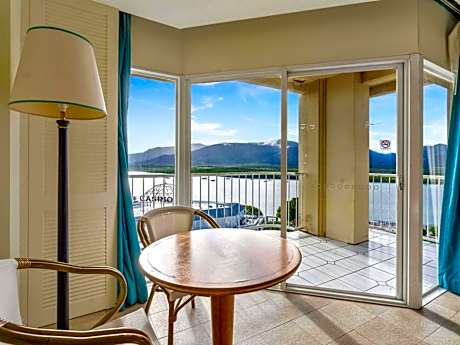 Classic Queen Room with Harbor View